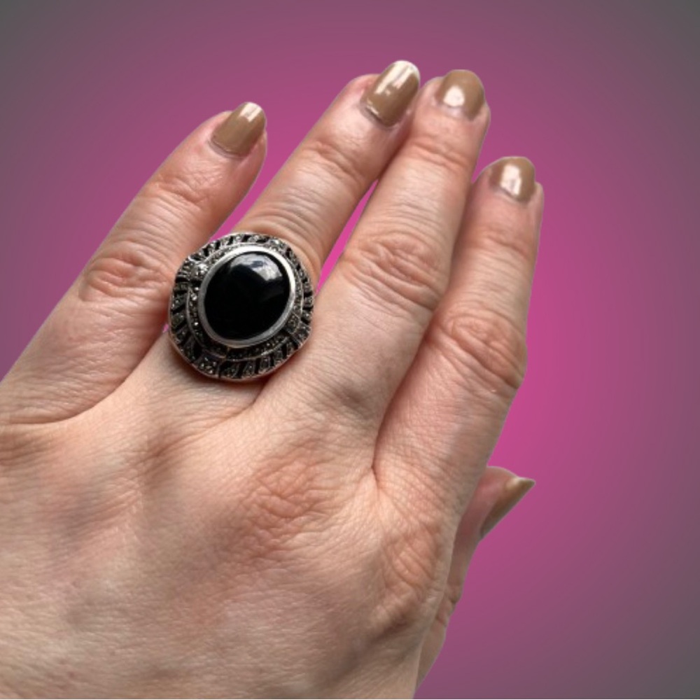 Gorgeous vintage Art Deco stamped 925 sterling silver & onyx? marcasite ring